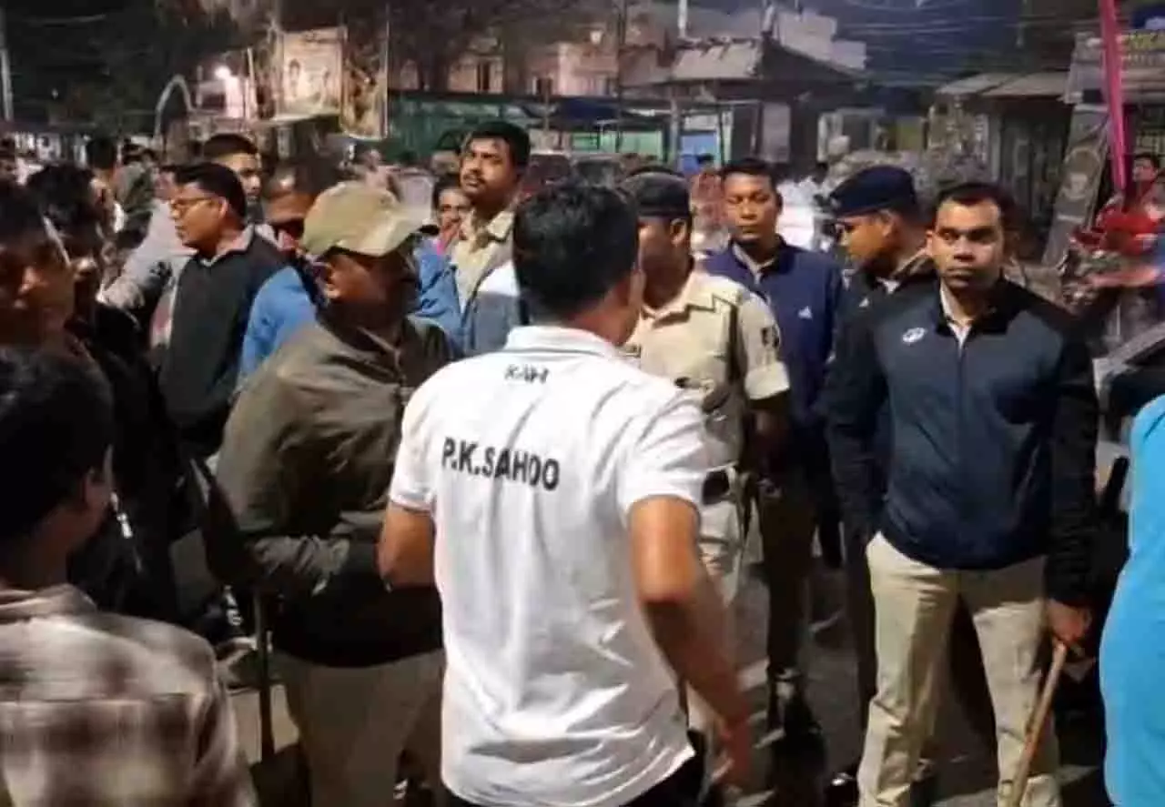 Dhenkanal बाज़ार में बदमाशों ने सब्ज़ी विक्रेता पर हमला किया Dhenkanal बाज़ार में बदमाशों ने सब्ज़ी विक्रेता पर हमला किया