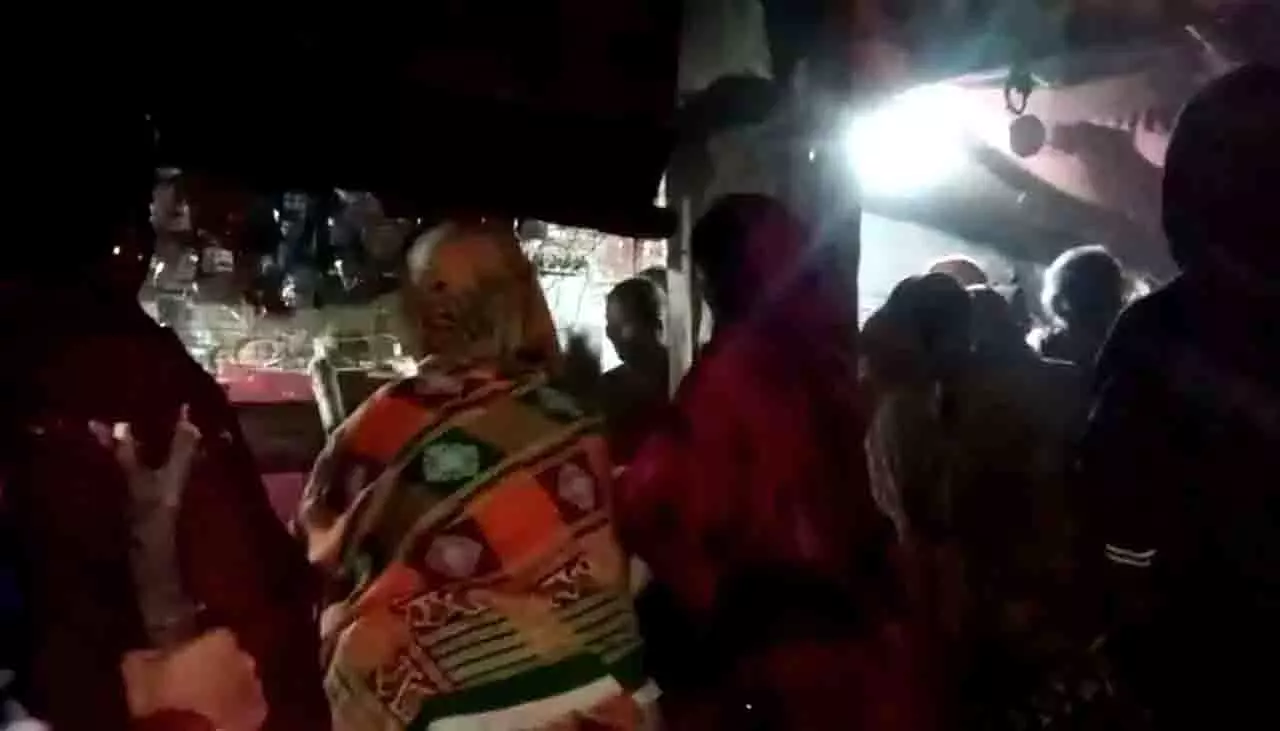 Odisha में ‘कंगारू कोर्ट’ के अपमान के बाद पिता की आत्महत्या, जांच शुरू Odisha में ‘कंगारू कोर्ट’ के अपमान के बाद पिता की आत्महत्या, जांच शुरू
