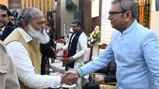 Chandigarh: मंत्री अनिल विज ने राज्यपाल का किया स्वागत Chandigarh: मंत्री अनिल विज ने राज्यपाल का किया स्वागत