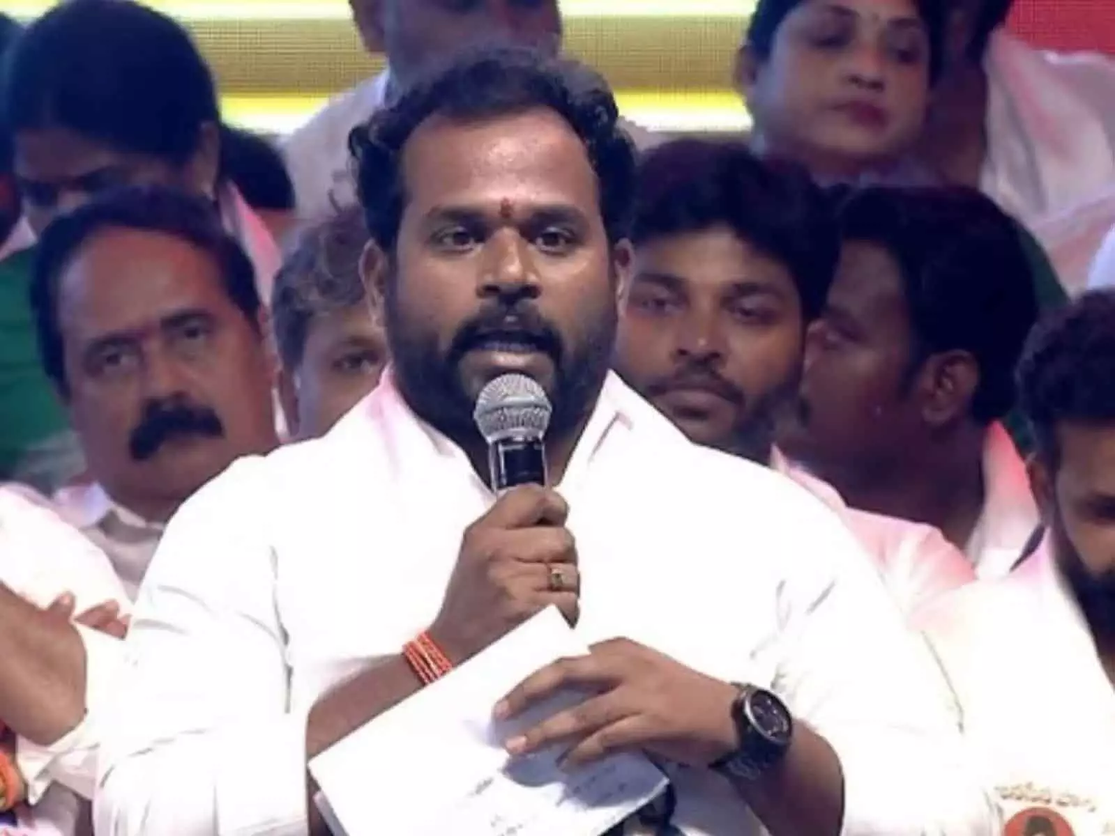 YCP ने आंध्र प्रदेश में JSP MLA अरवा श्रीधर पर शोषण का वीडियो साझा कर किया हमला YCP ने आंध्र प्रदेश में JSP MLA अरवा श्रीधर पर शोषण का वीडियो साझा कर किया हमला