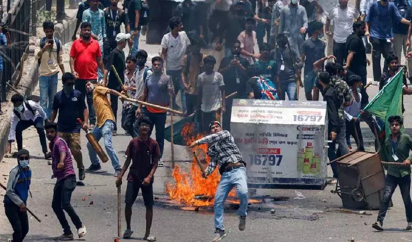 Bangladesh: हिंदुओं के हत्यारे आज़ाद घूम रहे हैं क्योंकि यूनुस सरकार प्रदर्शनकारियों को बचा रही Bangladesh: हिंदुओं के हत्यारे आज़ाद घूम रहे हैं क्योंकि यूनुस सरकार प्रदर्शनकारियों को बचा रही
