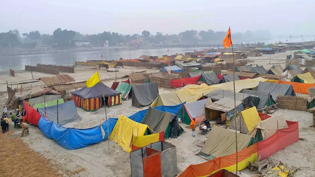 Farrukhabad: शिविर में उपस्थित लोगों ने लिया संदेश ग्रहण Farrukhabad: शिविर में उपस्थित लोगों ने लिया संदेश ग्रहण