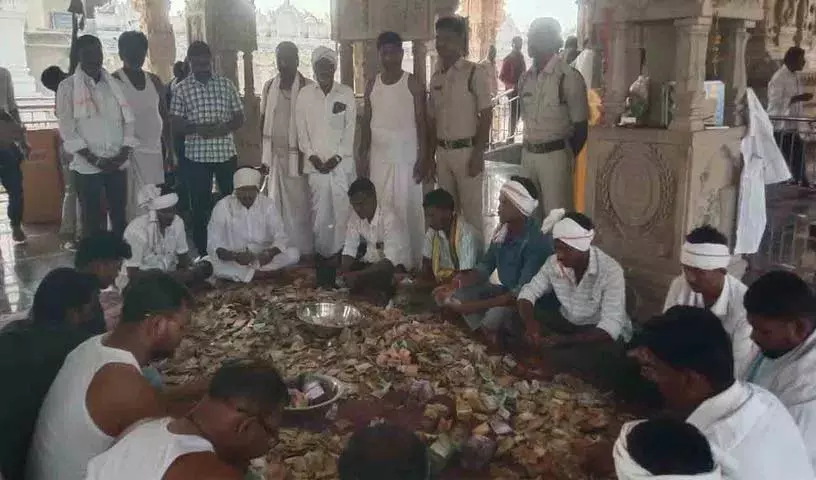 रुपये से अधिक Keslapur में नागोबा जतारा के दौरान 20 लाख का राजस्व एकत्र किया गया रुपये से अधिक Keslapur में नागोबा जतारा के दौरान 20 लाख का राजस्व एकत्र किया गया