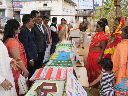 बस्तर में गणतंत्र दिवस पर साक्षरता का अनूठा उत्सव बस्तर में गणतंत्र दिवस पर साक्षरता का अनूठा उत्सव