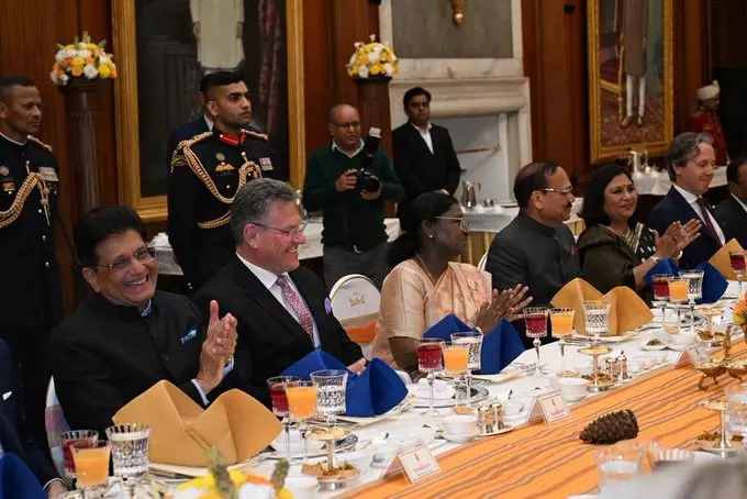 ईयू नेताओं के लिए भोज का आयोजन, उपराष्ट्रपति और केंद्रीय मंत्री ने लिया भाग ईयू नेताओं के लिए भोज का आयोजन, उपराष्ट्रपति और केंद्रीय मंत्री ने लिया भाग