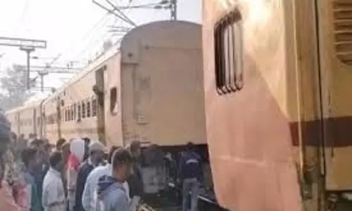 MP News: चलती ट्रेन से अलग हुए तीन डिब्बे, मच गई अफरा-तफरी MP News: चलती ट्रेन से अलग हुए तीन डिब्बे, मच गई अफरा-तफरी