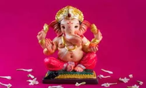 Bhagwan Ganesh Aarti: बुधवार के दिन करें भगवान गणेश की आरती, जीवन में आएगी सफलता Bhagwan Ganesh Aarti: बुधवार के दिन करें भगवान गणेश की आरती, जीवन में आएगी सफलता