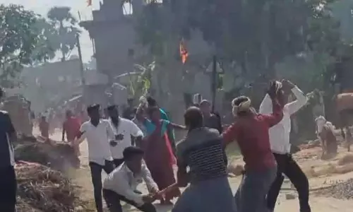 बेटी के प्यार के खिलाफ हिंसक हुए परिजन, दोनों के परिजनों में जमकर मारपीट बेटी के प्यार के खिलाफ हिंसक हुए परिजन, दोनों के परिजनों में जमकर मारपीट