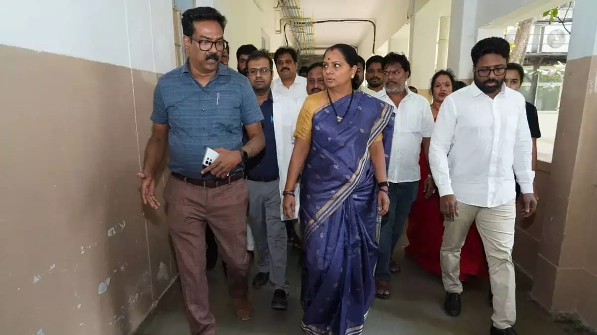 Hyderabad: कविता ने चचेरे भाई संतोष राव को रेवंत रेड्डी का ‘मुख्य मुखबिर’ बताया Hyderabad: कविता ने चचेरे भाई संतोष राव को रेवंत रेड्डी का ‘मुख्य मुखबिर’ बताया