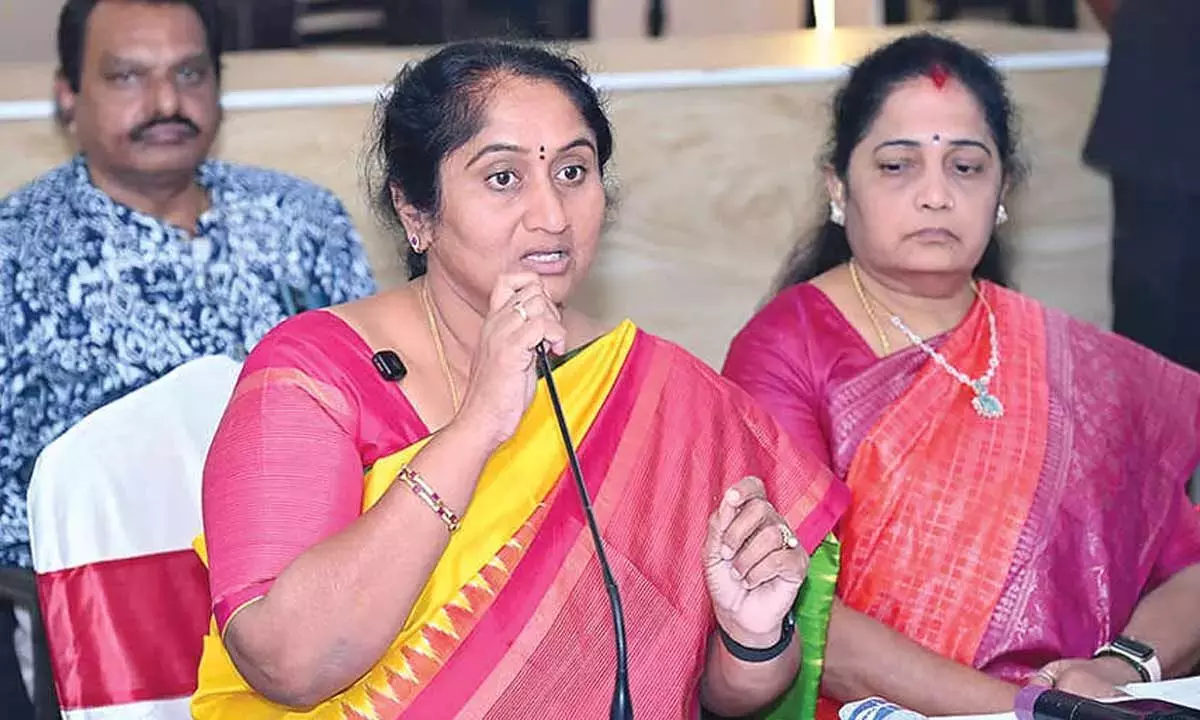 Andhra: सविता ने मजबूत BC सुरक्षा, कल्याण को बढ़ावा देने का वादा किया Andhra: सविता ने मजबूत BC सुरक्षा, कल्याण को बढ़ावा देने का वादा किया