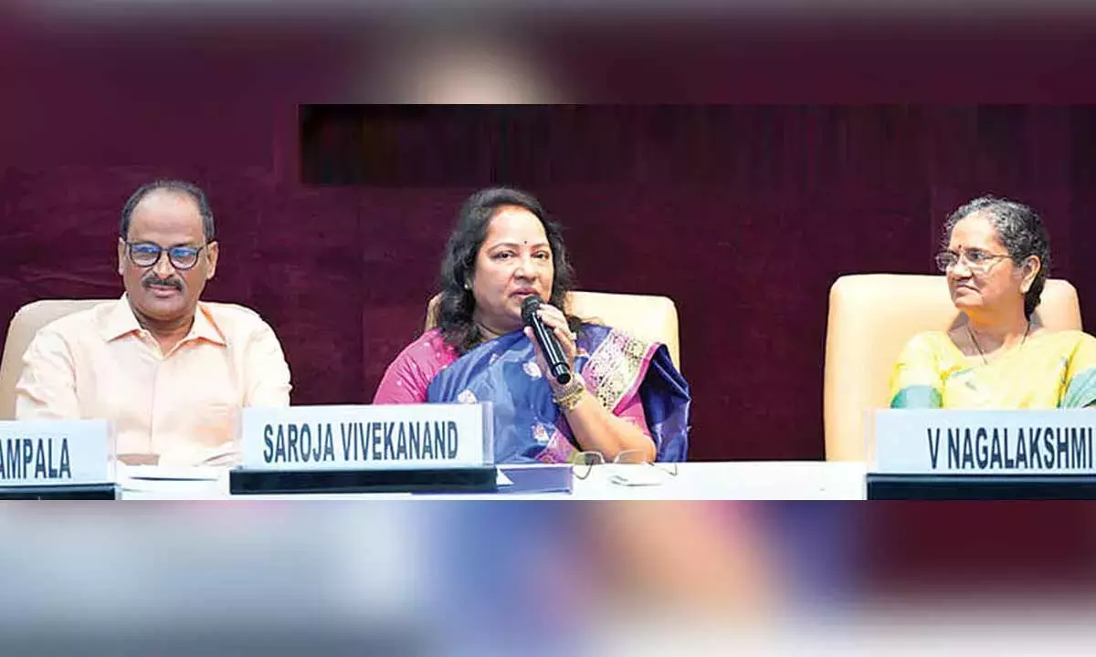 Students से इंडस्ट्री की ज़रूरतों के हिसाब से स्किल्स हासिल करने का आग्रह किया गया Students से इंडस्ट्री की ज़रूरतों के हिसाब से स्किल्स हासिल करने का आग्रह किया गया
