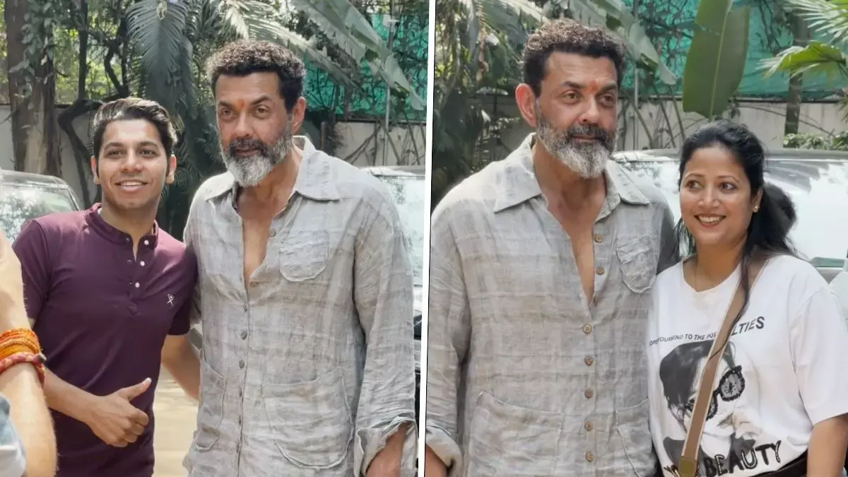 बॉबी देओल ने 57वां जन्मदिन सादे तरीके से मनाया, अपने घर पर कुछ फैंस से मिले बॉबी देओल ने 57वां जन्मदिन सादे तरीके से मनाया, अपने घर पर कुछ फैंस से मिले