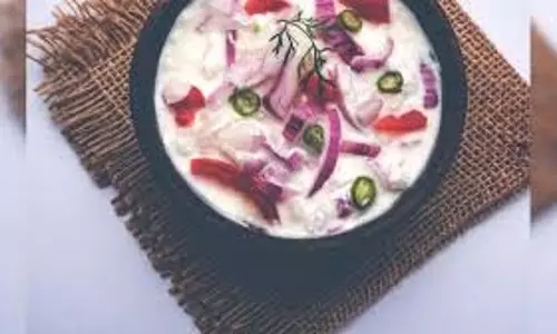 Onion Raita Recipe: मिनटों में तैयार करें घर पर लाजवाब प्याज का रायता Onion Raita Recipe: मिनटों में तैयार करें घर पर लाजवाब प्याज का रायता