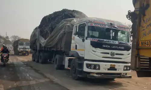 वेस्ट मटेरियल के दुर्गंध से ग्रामीण परेशान, SDM ने सीमेंट संयंत्रों को दी अंतिम चेतावनी