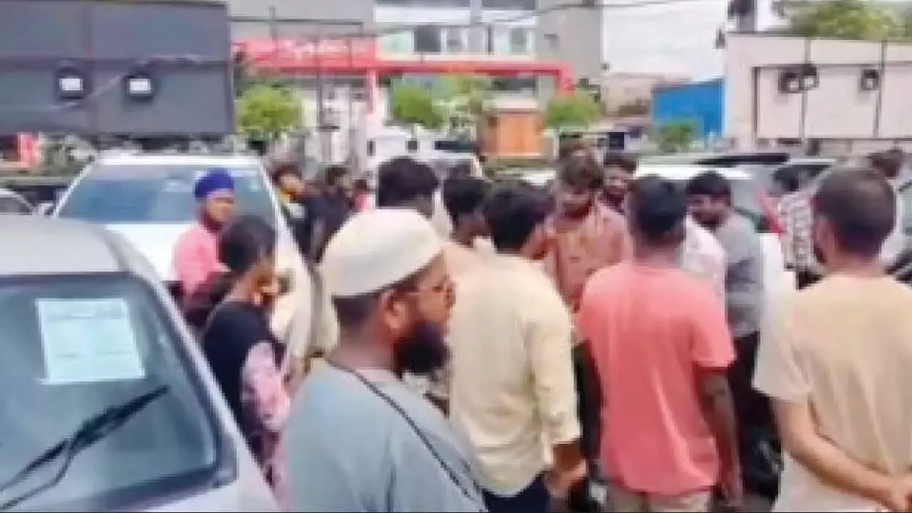 Telangana: इन्फ्लुएंसर्स, ट्रेडर्स झूठे विज्ञापनों को बढ़ावा देते हैं; नागरिकों को परेशानी में डाल देते हैं