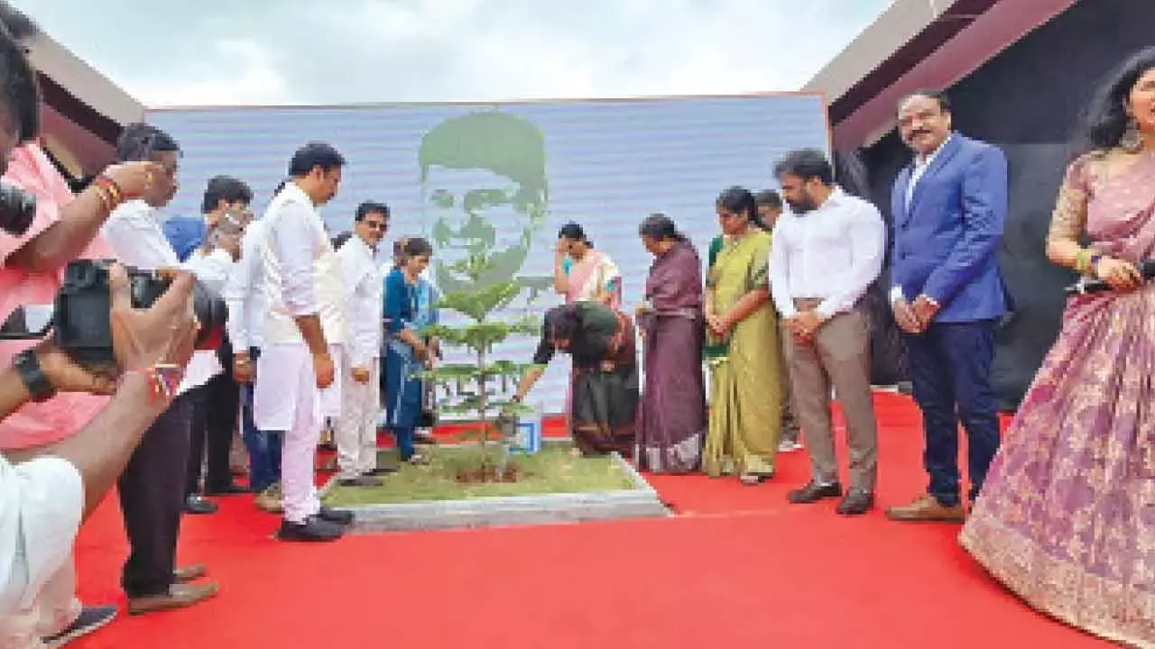 Telangana: अश्विनी पुनीत राजकुमार ग्रीन इंडिया चैलेंज में शामिल हुईं