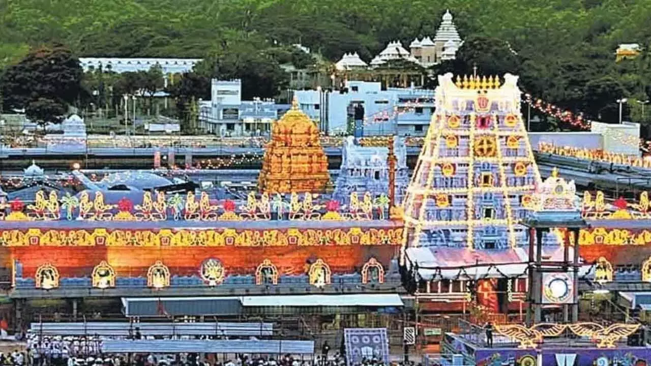 Andhr: तिरुपति में श्रद्धालुओं की भीड़ में मामूली बढ़ोतरी हुई