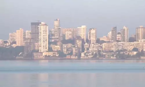Mumbai : तीन दिनों के गंभीर प्रदूषण के बाद AQI में गिरावट आने से शहर में आसमान साफ हुआ Mumbai : तीन दिनों के गंभीर प्रदूषण के बाद AQI में गिरावट आने से शहर में आसमान साफ हुआ