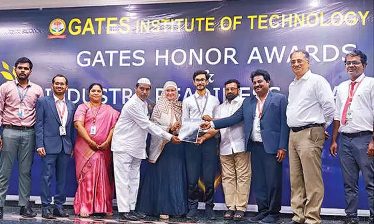 Gates इंजीनियरिंग कॉलेज ने सालाना ऑनर अवॉर्ड्स में होनहार छात्रों को सम्मानित किया