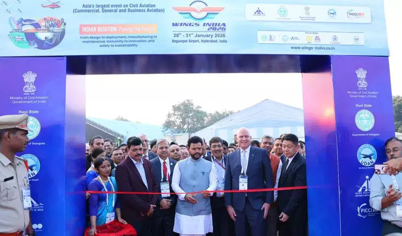 Maharashtra विमान दुर्घटना के बाद गमगीन माहौल के बीच विंग्स इंडिया 2026 शुरू Maharashtra विमान दुर्घटना के बाद गमगीन माहौल के बीच विंग्स इंडिया 2026 शुरू