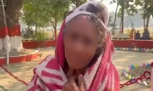 बुजुर्ग महिला रोते-रोते एसपी के पास पहुंची, टीआई को मिली फटकार बुजुर्ग महिला रोते-रोते एसपी के पास पहुंची, टीआई को मिली फटकार