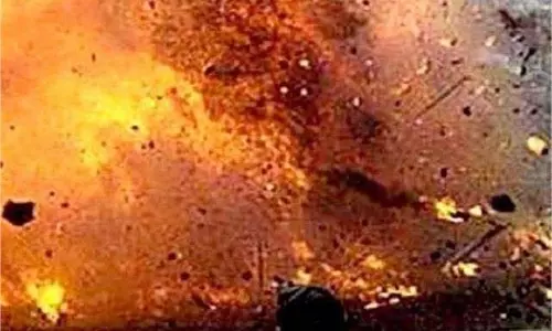 Uttarakhand: जोरदार धमाके से दो लोग घायल, मची अफरा-तफरी Uttarakhand: जोरदार धमाके से दो लोग घायल, मची अफरा-तफरी