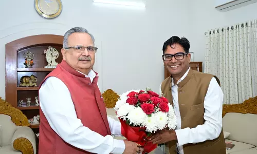 वित्त मंत्री ओपी चौधरी मिले रमन सिंह से, बजट सत्र 2026-27 पर हुई चर्चा