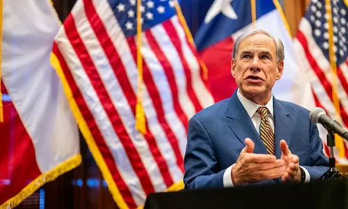 Texas के गवर्नर एबॉट ने H-1B वीज़ा पर रोक लगाने का आदेश दिया Texas के गवर्नर एबॉट ने H-1B वीज़ा पर रोक लगाने का आदेश दिया