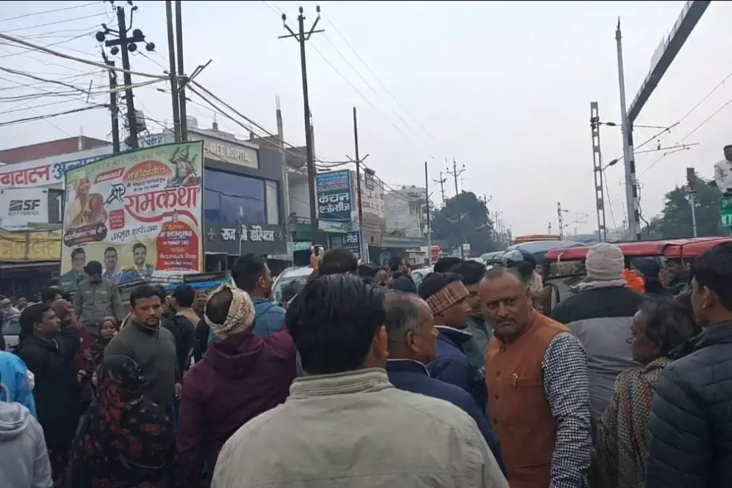 Farrukhabad: नागरिकों ने प्रशासन से तुरंत कार्रवाई की मांग की