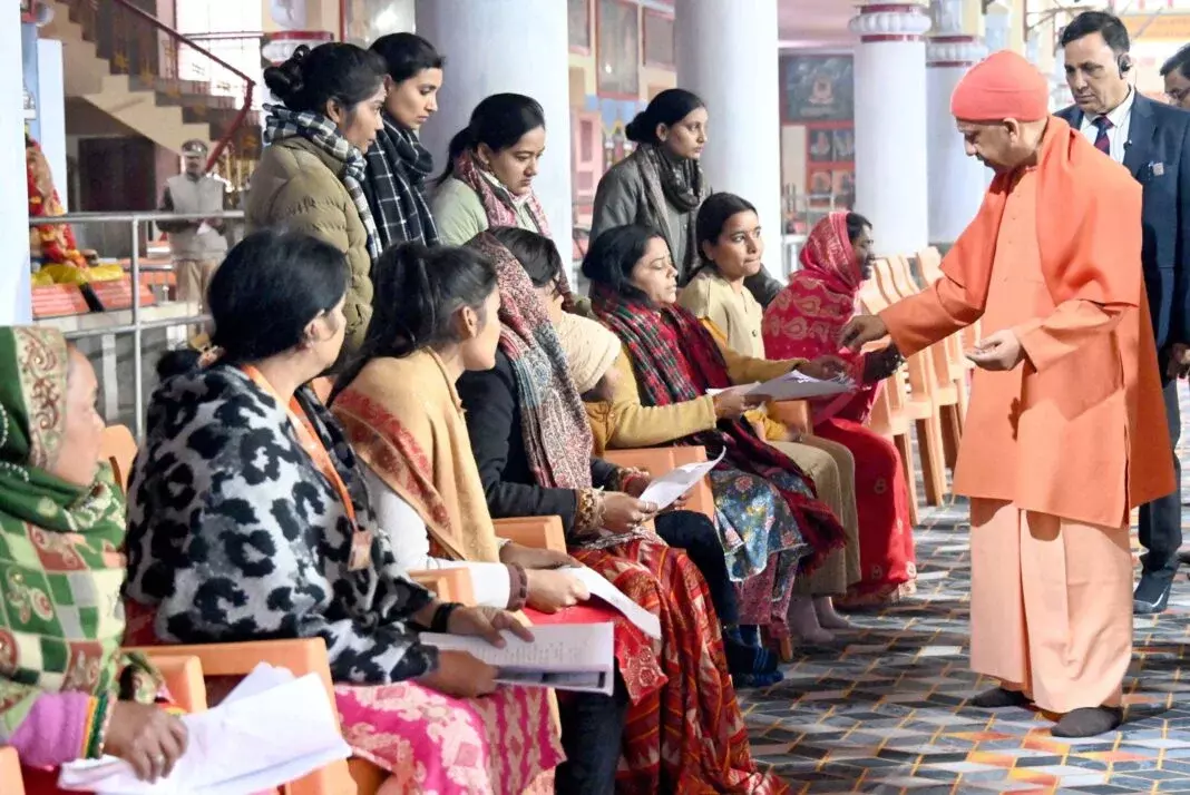 Gorakhpur: मुख्यमंत्री ने आम जनता की शिकायतों को किया गौरव Gorakhpur: मुख्यमंत्री ने आम जनता की शिकायतों को किया गौरव