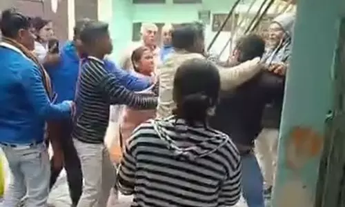 Farrukhabad: लाठी-डंडा और तमंचा मामले में कानूनी कार्रवाई संभव Farrukhabad: लाठी-डंडा और तमंचा मामले में कानूनी कार्रवाई संभव