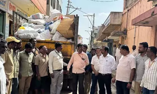 Doddaballapura : तीन टन प्लास्टिक का सामान जब्त किया गया Doddaballapura : तीन टन प्लास्टिक का सामान जब्त किया गया