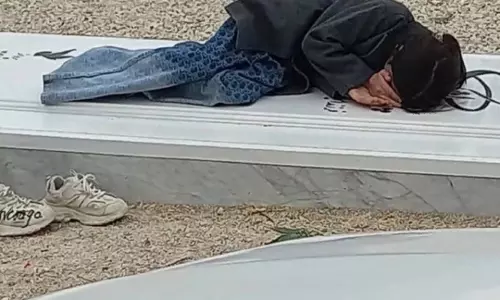 Angelina Jolie ने ईरान में बच्चे की हालत पर जताई चिंता Angelina Jolie ने ईरान में बच्चे की हालत पर जताई चिंता