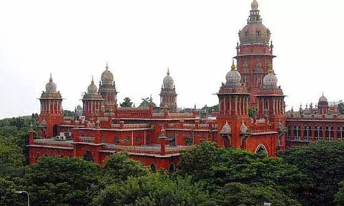 Madras HC ने बेटी का यौन उत्पीड़न करने के आरोपी व्यक्ति की 5 साल की जेल की सज़ा रद्द कर दी Madras HC ने बेटी का यौन उत्पीड़न करने के आरोपी व्यक्ति की 5 साल की जेल की सज़ा रद्द कर दी
