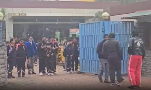 Chandigarh के अठारह स्कूलों को बम की धमकी वाले ईमेल मिले, जिससे दहशत फैल गई Chandigarh के अठारह स्कूलों को बम की धमकी वाले ईमेल मिले, जिससे दहशत फैल गई