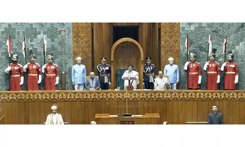 BJP ने दोनों सदनों में राष्ट्रपति के संबोधन के दौरान हुई गड़बड़ी पर पलटवार किया BJP ने दोनों सदनों में राष्ट्रपति के संबोधन के दौरान हुई गड़बड़ी पर पलटवार किया