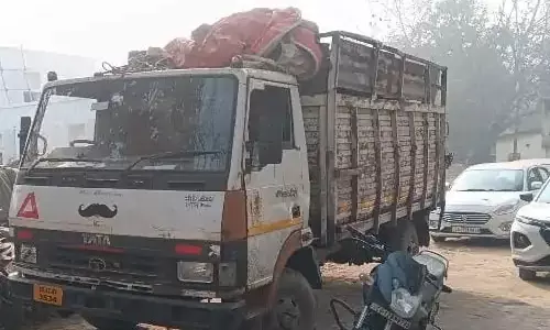 सील कबाड़ दुकान पर पुलिस की रेड, 3 गिरफ्तार सील कबाड़ दुकान पर पुलिस की रेड, 3 गिरफ्तार
