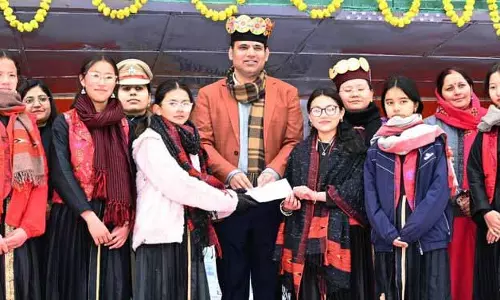 बर्फ से ढके Keylong में सांस्कृतिक भव्यता के साथ जिला स्तरीय समारोह आयोजित किए गए बर्फ से ढके Keylong में सांस्कृतिक भव्यता के साथ जिला स्तरीय समारोह आयोजित किए गए