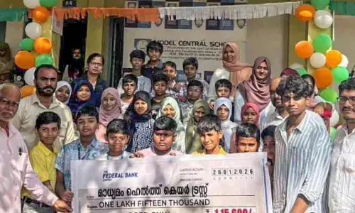 Kerala : अलाथुर मॉडल स्कूल के छात्रों ने सहायता का आदान-प्रदान किया
