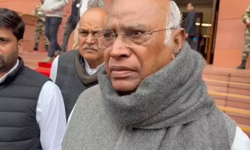 विमान हादसे में अजित पवार की मौत से बढ़ी राजनीतिक हलचल, खड़गे बोले- जांच होना जरूरी विमान हादसे में अजित पवार की मौत से बढ़ी राजनीतिक हलचल, खड़गे बोले- जांच होना जरूरी