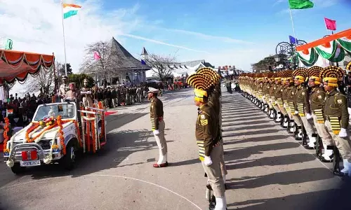 हिमाचल के राज्यपाल ने Shimla के रिज पर तिरंगा फहराया