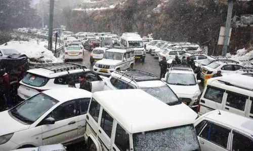 बर्फबारी के कारण Upper Shimla, किन्नौर राज्य की राजधानी से कट गए हैं