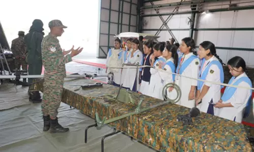 Arunachal: भारतीय सेना ने अपनी सेना को जानें अभियान में हथियार दिखाए