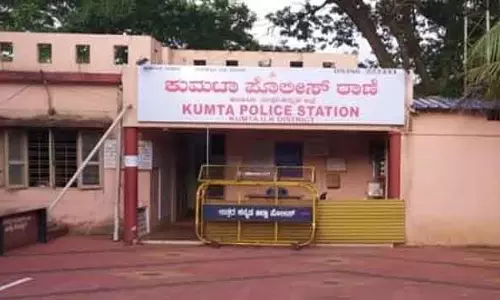 Karwar : हिंदू का घर जलाया गया, मुस्लिम युवक गिरफ्तार Karwar : हिंदू का घर जलाया गया, मुस्लिम युवक गिरफ्तार