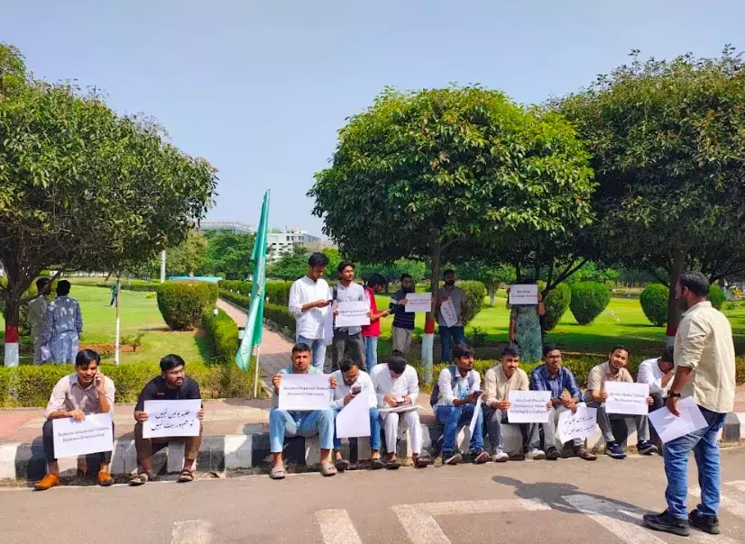 MANUU के छात्रों ने धमकियों को नज़रअंदाज़ किया, चुनावों के लिए आंदोलन शुरू
