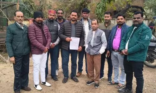 Farrukhabad: व्यापारियों ने दी शिकायत और मांग की सख्त कार्रवाई