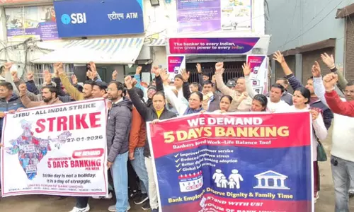 Bhiwani: करोड़ों का लेनदेन ठप, आम जनता और व्यापारियों में चिंता Bhiwani: करोड़ों का लेनदेन ठप, आम जनता और व्यापारियों में चिंता