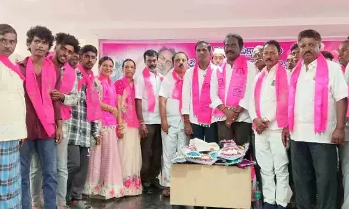 सांसद DK Aruna ने गलत बयानों को लेकर अंजनेयुलु गौड़ पर निशाना साधा सांसद DK Aruna ने गलत बयानों को लेकर अंजनेयुलु गौड़ पर निशाना साधा