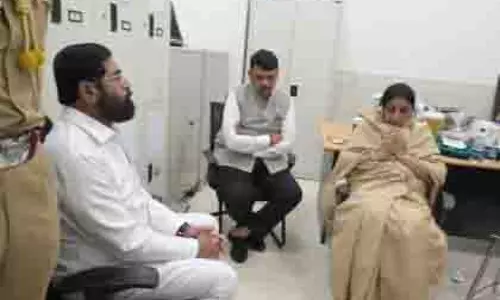 बारामती में अजित पवार के परिवार से मिले CM फड़णवीस और एकनाथ शिंदे