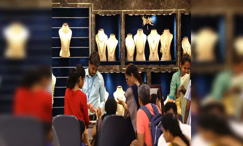 सोने की कीमत पहली बार 1.60 लाख रुपए प्रति 10 ग्राम के पार, चांदी ने भी बनाया रिकॉर्ड